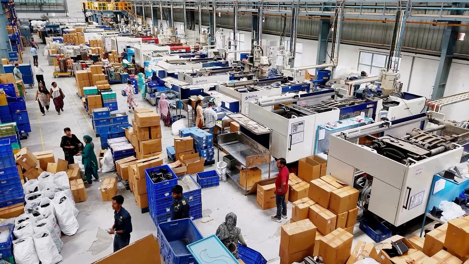 Wide populated production floor with machines, people and handling areas
